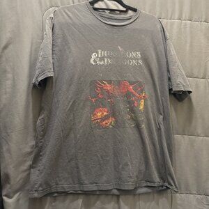 Dungeons & Dragons Shirt Graphic Tee Gray Short Sleeve Men Size XL TINY HOLE